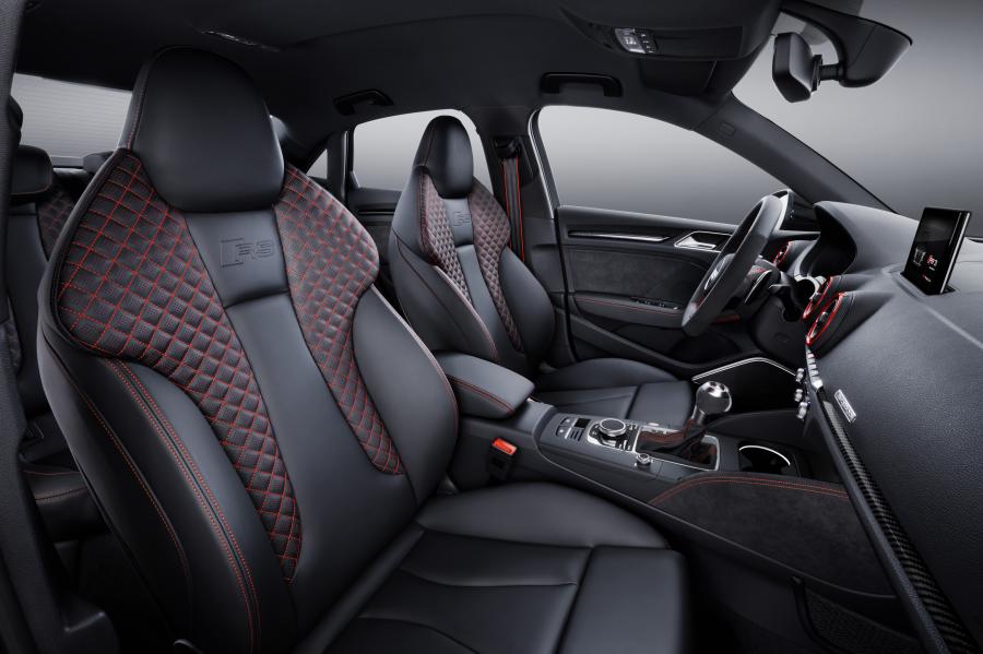 Интерьер Audi RS3 Sedan (8V) 2016 года  (WW) (фото 20 из 47)
